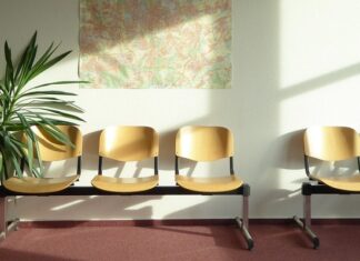 'Just wait' courtesy of Erich Ferdinand (Empty waiting room)