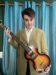 Hofner Bass pictured with uni student. Photo (c) Twitter via @RassilonP