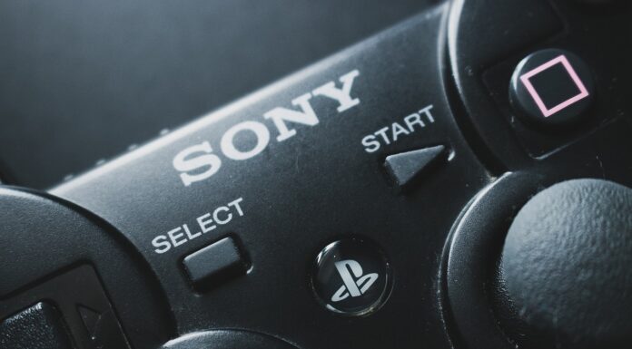 Sony controller (c) Kelsi Buck via Pixabay