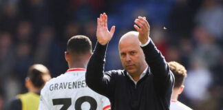 Arne Slot clapping the fans. Photo (c) Julian Finney