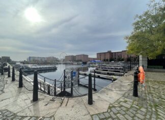 Royal Albert Dock (c) Lucas Wright