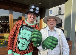Ravin Rodent Subortna (left), Howling Laud Hope (right), from the Monster Raving Loony Party (c) Heidi Hardman-Welsh