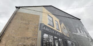 Ghost sign and Titanic mural. Photo (c) Chloe McLoughlin.