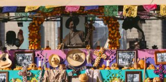 Day of the Dead ofrenda. Photo (c) Roger Ce.