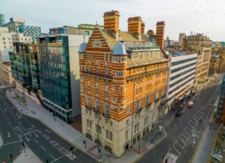 White Star Line Hotel. Photo (c) Lee Hill