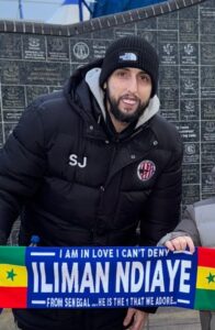 A picture of Stephen Jones holding an Everton scarf.