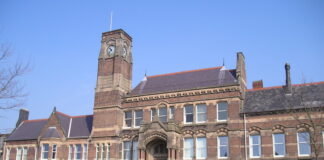 St Helen's Town Hall - image by Michael Heavey (Image used under Creative Commons License) https://upload.wikimedia.org/wikipedia/commons/a/a4/St_Helens_Town_Hall.jpg