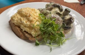 mushrooms and egg on toast