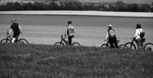 Black and white photo of cyclists 